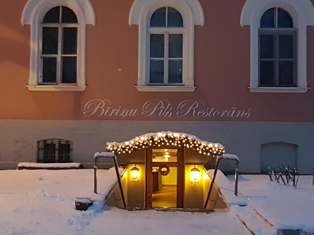 Отель Birinu Pils Бирини Экстерьер фото