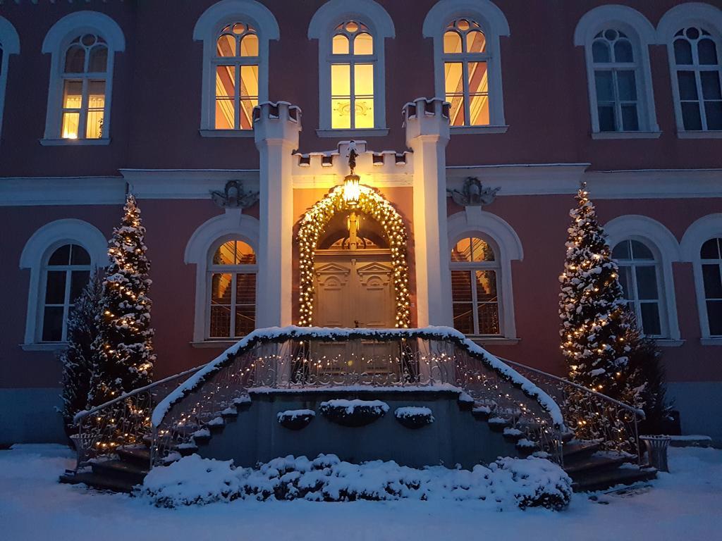 Отель Birinu Pils Бирини Экстерьер фото
