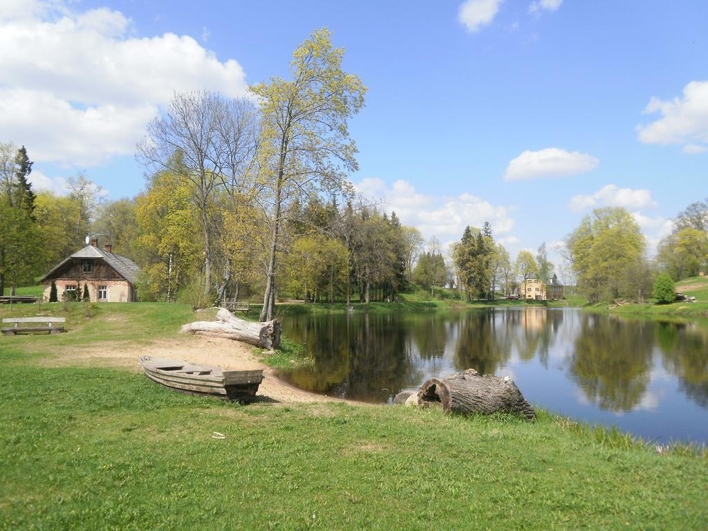 Отель Birinu Pils Бирини Экстерьер фото